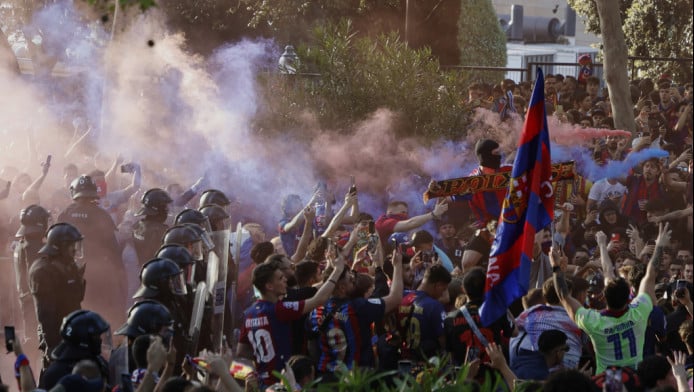 "Ομορφιές" στη Βαρκελώνη - Πέταξαν πέτρες στο πούλμαν της Ατλέτικο