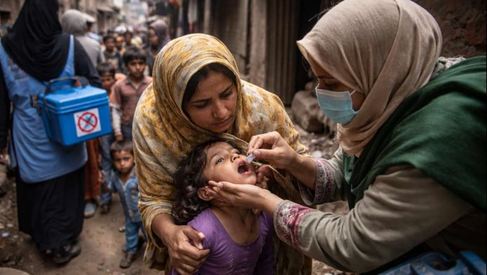 SOS! Το Πακιστάν γίνεται δεξαμενή ιού πολιομυελίτιδας