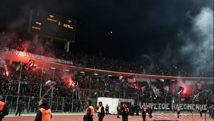 Ξέσπασαν οι οπαδοί του ΠΑΟΚ - Γιούχα και “βαριά βαριά η φανέλα”