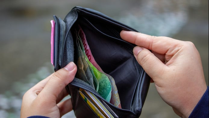 Κουρεμένο δώρο σε εργαζόμενους μεγάλης αλυσίδας! Τι ανακάλυψαν στην τράπεζα