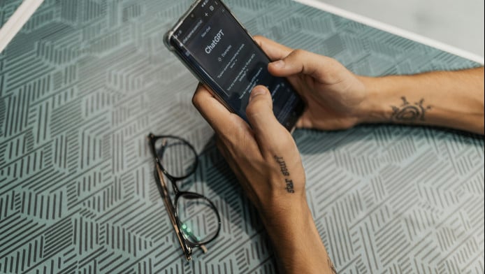 Πρωτοφανής απόφαση! Δικαστήριο απαγόρευσε τη χρήση του ChatGPT