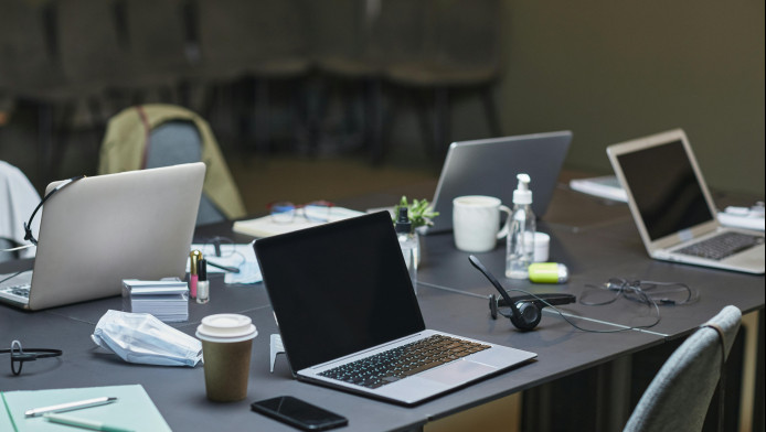 Κατάσκοποι της Τεχνητής Νοημοσύνης οι εργοδότες! Ετοιμάζουν απολύσεις