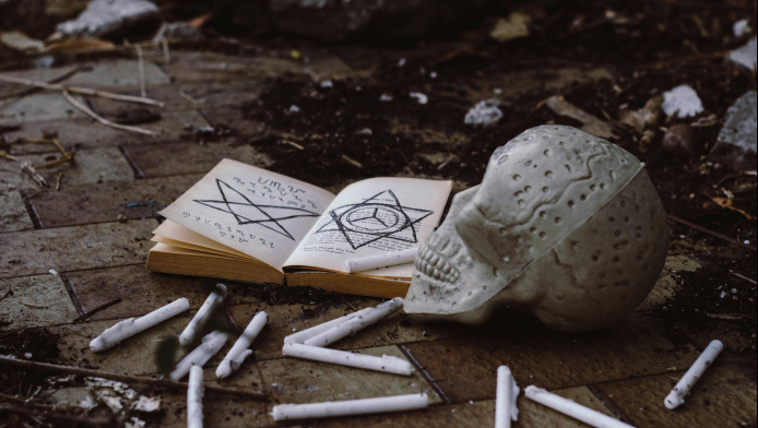 Γιατί οι Ρώσοι το "ρίχνουν" στη μαντεία και τα ξόρκια;