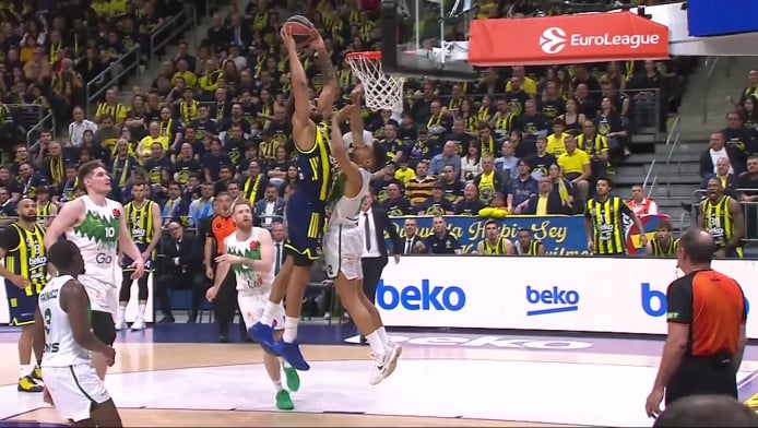 Αυτοκρατορικό κάρφωμα του Μπιρτς! (ΒΙΝΤΕΟ)