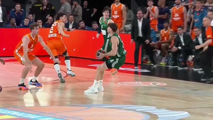 ΜΑΓΙΚΟ buzzer beater του Χουάντσο! (ΒΙΝΤΕΟ)