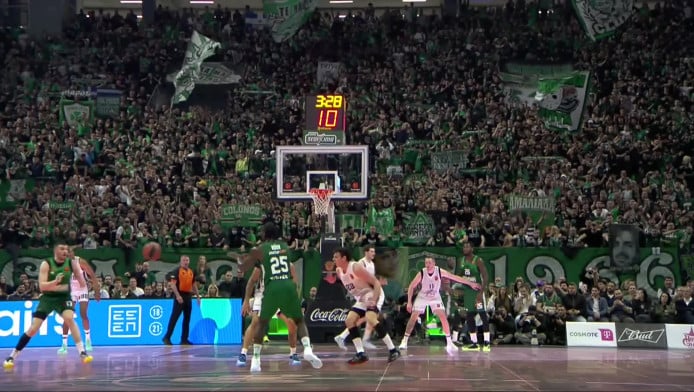 Τι έκανε ο Ρογκαβόπουλος! Μαγικό κάρφωμα βγαλμένο από ΝΒΑ (vid)