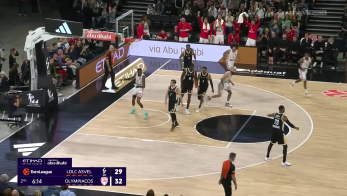 Απίστευτος Χολ! Διπλό απίθανο κάρφωμα με alley oop (vid)