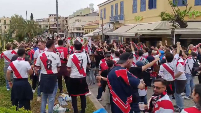 Κερκίδα στην Ακρόπολη από φίλους της Ράγιο – Προθέρμανση πριν την ΑΕΚ