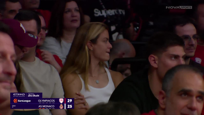 Είδε Ολυμπιακό μαζί με Μητσοτάκη η Σάκκαρη (ΒΙΝΤΕΟ)