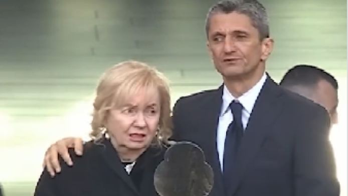 Συγκινητικές στιγμές στο Βουκουρέστι για Μιρτσέα - "Λύγισε" ο Ραζβάν (Vid)