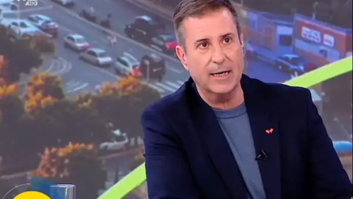 Κρυφά τηλεφωνήματα και πανικός στον Αντ1 – Ψάχνουν εναγωνίως παρουσιαστή!