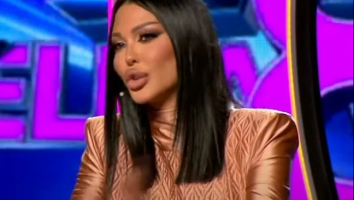 Χάος σε ριάλιτι: Άρπαξε παίκτρια από τον λαιμό για ένα ερωτικό τρίγωνο (Vd)