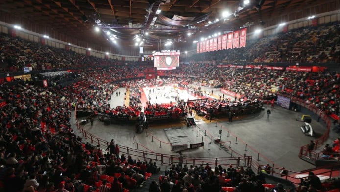 Ο δισεκατομμυριούχος που βρέθηκε στο ΣΕΦ και κανείς δεν τον κατάλαβε (ΦΩΤΟ)