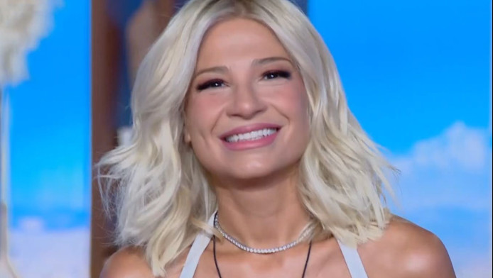 Άκρως προκλητική η Φαίη Σκορδά στα πρώτα της βήματα πριν γίνει… κυριλέ (Vd)