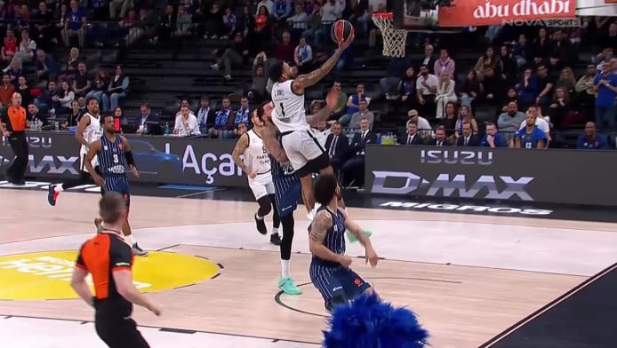 Ο Πουαριέ «έσβησε τα φώτα» στον Κάρλικ Τζόουνς (ΒΙΝΤΕΟ)