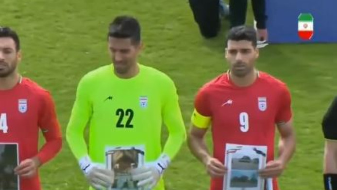 Με σχολική τσάντα και φωτό των αδικοχαμένων κοριτσιών ο Ταρέμι (ΒΙΝΤΕΟ)