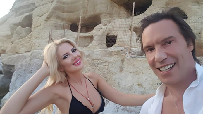 Γιος βουλευτή συνόδευε τη Μαριόλα στη φωτό που είδε ο Τζώρτζογλου