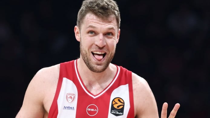 Φοβερό σκίτσο με τον MVP Bεζένκοφ! - “Το παιχνίδι είναι η τέχνη του” (Vid)