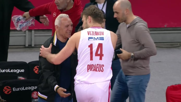 Η αγκαλιά Βεζένκοφ και Στόιτσκοφ (ΒΙΝΤΕΟ)