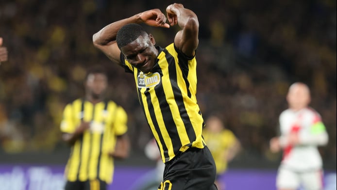 Ο Ζίνι... πέταξε κάτω τον αντίπαλό του και έβαλε γκολάρα! (ΒΙΝΤΕΟ)