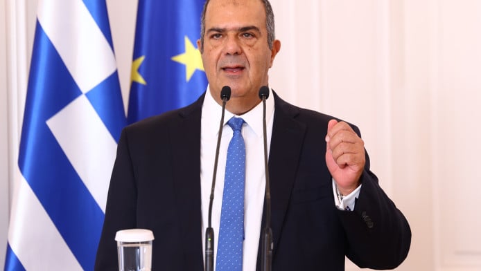 Σενάρια για τον Σερ Στέλιο Χατζηιωάννου και μεγάλη ελληνική ομάδα!
