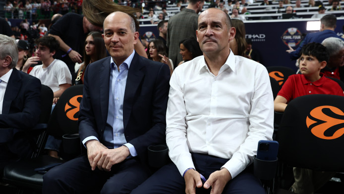 Τρομερές ατάκες Αγγελόπουλου για... χαλαρό τρέξιμο και Coca-Cola στο ΟΑΚΑ!