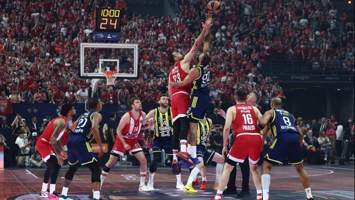 Παρουσίες-έκπληξη στο F4 - Έκλεψε την παράσταση η Γκίλφοϊλ (ΦΩΤΟ)