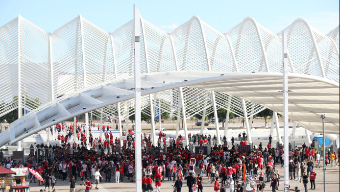 Ντου, επεισόδια, συλλήψεις έξω από το ΟΑΚΑ πριν τον τελικό του Ολυμπιακού!