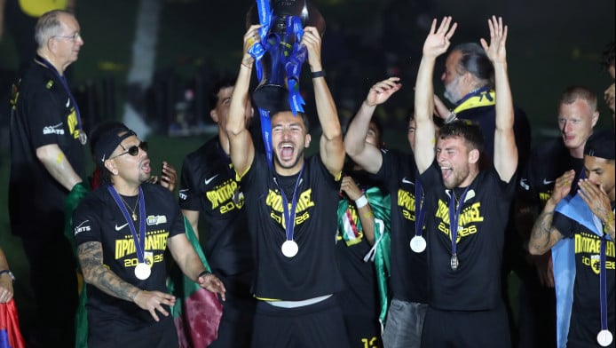 "Προς γνώση, η ΑΕΚ έχει πάρει πρωτάθλημα, μ’ όλα τα συστήματα"