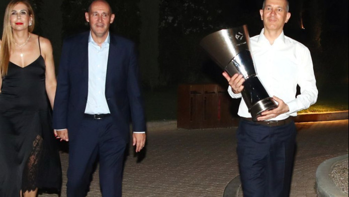 Ολυμπιακός: Γιόρτασε την ευρωκούπα με δείπνο στο μαγαζί του Πίτερς (pics)