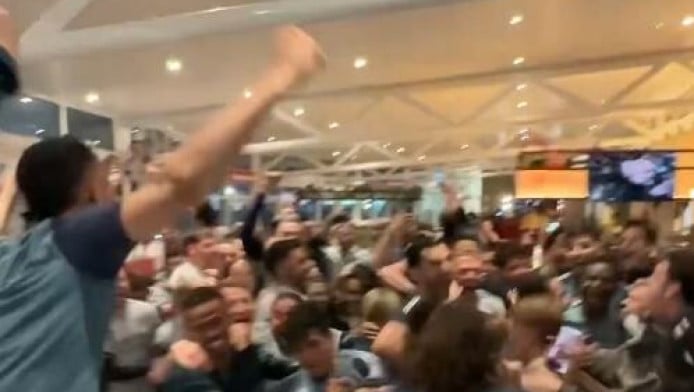 H στιγμή που οι παίκτες της Άρσεναλ έγιναν πρωταθλητές! Σπάνια το βλέπεις