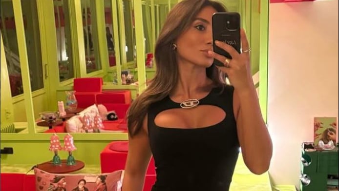 «Τρελάθηκε» Τουρκάλα δημοσιογράφος με το glass floor του ΟΑΚΑ (ΦΩΤΟ)