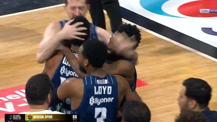 Απίθανο buzzer beater! Ο Ντόζιερ «λύτρωσε» την Εφές στην έδρα της Μερσίν