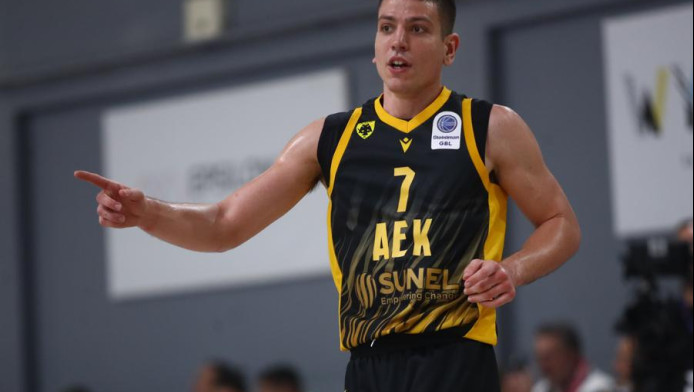 Απίστευτος Φλιώνης! Παίζει με Ολυμπιακό μετά τον θάνατο του πατέρα του