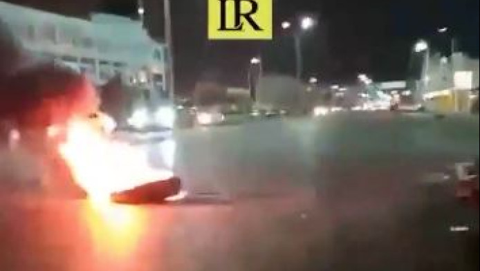 Οπαδοί έβαλαν φωτιά στο πρωθυπουργικό γραφείο μετά από πέναλτι (Vid)