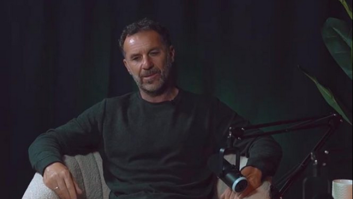 Γιάννης Γκούμας: Το απίθανο ψέμα στη γυναίκα του όταν τη γνώρισε! (Vid)