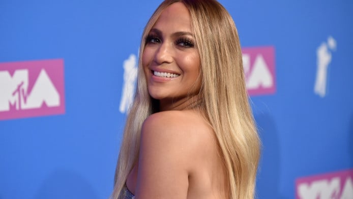 Βίντεο της 56χρονης JLo μέσα στην μπανιέρα έχει "ρίξει" το instagram!