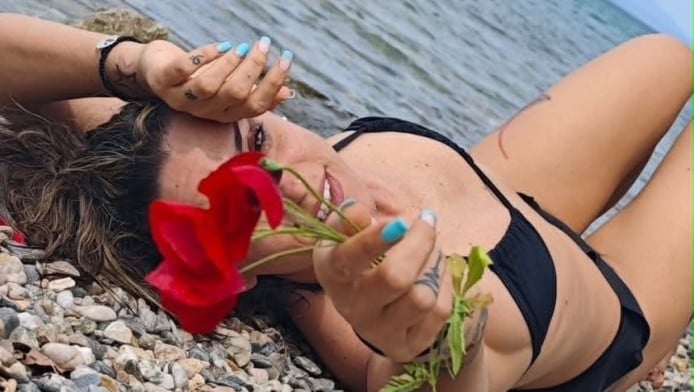 Κορμάρα με μαύρο μπικίνι πρώην παίκτρια του Survivor (ΦΩΤΟ)