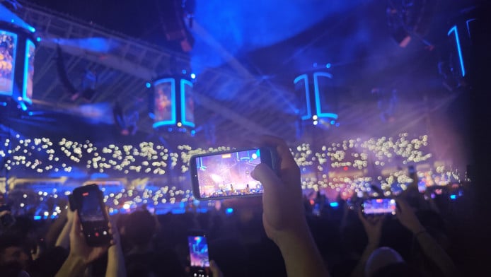Σείστηκε το ΟΑΚΑ με τους Metallica:Έπαιξαν το συρτάκι του Ζορμπά και Τρύπες