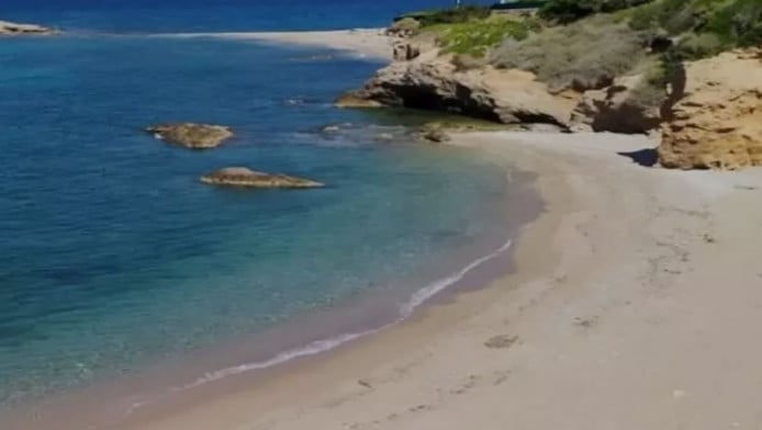 Πέντε παραλίες της Αττικής με καθαρά νερά για αυτό το Σαββατοκύριακο!
