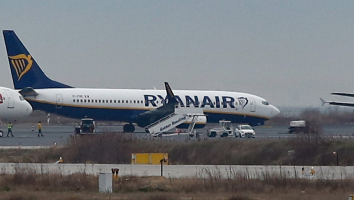 Όρθιοι επιβάτες στη Ryanair: Το σχέδιο για εισιτήρια με 1 ευρώ