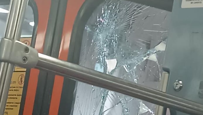 Θρύψαλα τα τζάμια στον Ηλεκτρικό! Καρτέρι σε τρένο με Ολυμπιακούς