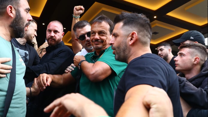 Οπαδοί του ΠΑΟ υποδέχτηκαν τους παίκτες - Στο επίκεντρο ο Αταμάν!