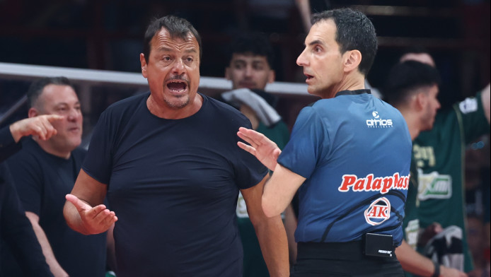 "Βράζουν" στον Παναθηναϊκό - Το φάουλ υπέρ Φουρνιέ που.. άναψε φωτιές (Vid)