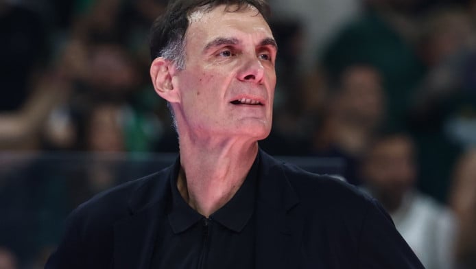 Καμπάνα Μπαρτζώκα σε παίκτη Ολυμπιακού μετά το ΟΑΚΑ - Έξαλλος και με Πίτερς