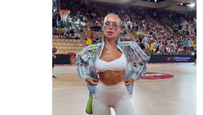 Η influencer που... τρέλανε κόσμο στον τελικό του πρωταθλήματος! (ΦΩΤΟ)