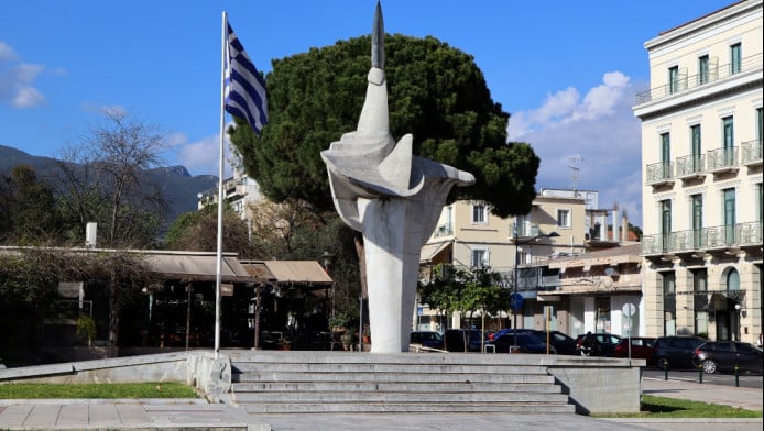 Βράζουν στην Καλαμάτα με επενδυτή: Τα 248 πολυτελή σπίτια & οι αντιδράσεις