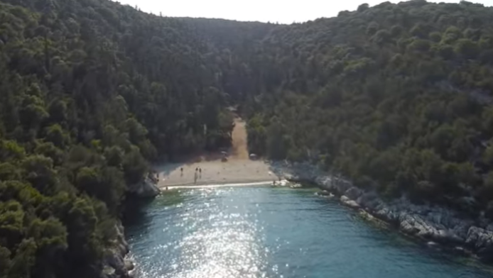 Η παραλία της Ελλάδας με τη μεγάλη έκπληξη (ΦΩΤΟ)