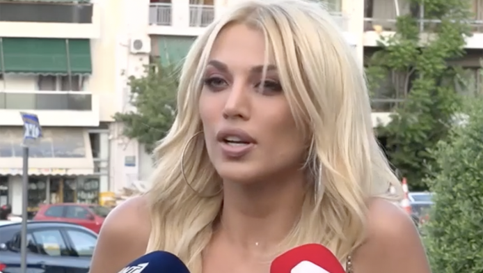 Κωνσταντίνα Σπυροπούλου: Εντυπωσιακή εμφάνιση με τσάντα χιλιάδων ευρώ (Vid)