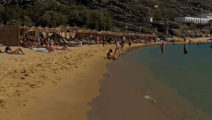 Η παραλία της Ελλάδας με την περισσότερη νεολαία: Ένα ατελείωτο πάρτι
